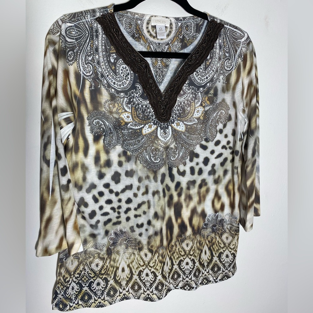 Chicos Size Small/0 Brown White Paisley Animal Print 3/4 Sleeve V-Neck Top